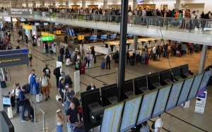Chuyên gia bật mí cách ứng phó với tình trạng quá tải ở sân bay Châu Âu