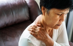 Lưu ý khi vận động dành cho người thoát vị đĩa đệm cổ 