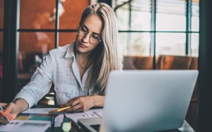 Tử vi thứ Sáu (29/7/2022): Cự Giải đang rất tập trung vào công việc