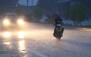 Cuối tuần, Bắc Bộ và Nam Bộ mưa dông, Trung Bộ nắng nóng