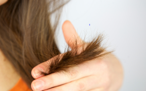 Mẹo khắc phục tình trạng tóc chẻ ngọn ngay tại nhà