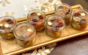 Tự làm yến chưng bồ dưỡng sức khỏe giữa mùa cúm A hoành hành