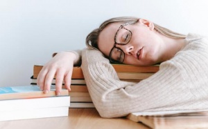 Ngủ trưa quá nhiều có gây hại cho sức khỏe ? 