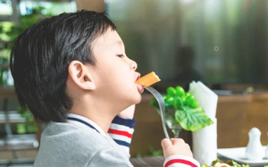 Cho trẻ ăn gì để tránh các bệnh về đường hô hấp?