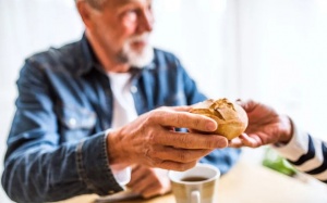 Chuyên gia chỉ ra 4 thói quen ăn sáng khiến não bộ lão hóa nhanh hơn