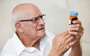 Đái tháo đường: Đường huyết cao 220mg/dL và mờ mắt phải làm sao?