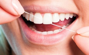 4 lý do bạn nên dùng chỉ nha khoa đều đặn
