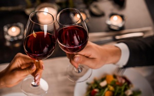 Cách mở chai rượu vang an toàn