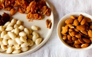 Đừng vội vứt vỏ hạnh nhân