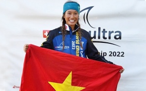 'Cô gái sa mạc' Vũ Phương Thanh lên đỉnh thế giới 