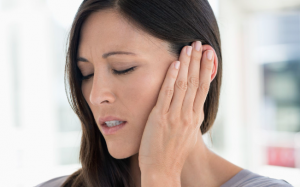 Sử dụng thuốc nhỏ tai khi bị ù tai: Nên hay không?