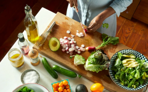 Ngăn ngừa ngộ độc thực phẩm khi thời tiết chuyển mùa