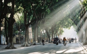 Bắc Bộ 2 nửa mưa nắng, Nam Bộ mưa chiều tối