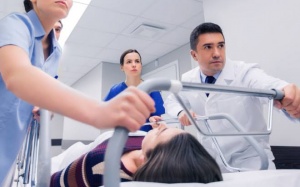 FAST và cách nhận biết sớm đột quỵ để cấp cứu trong 'khung giờ vàng'