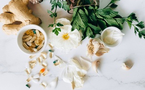 Thảo dược hỗ trợ cải thiện triệu chứng cường giáp 