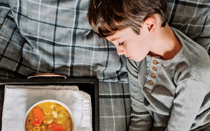 Trẻ viêm đường hô hấp trên nên ăn gì để nhanh khỏi