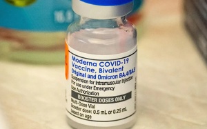 Vaccine mới của Moderna chống lại biến thể phụ của Omicron