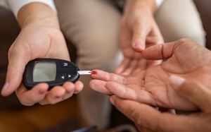 Chỉ số HbA1c 8,9%: Làm cách nào để hạ?