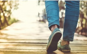 Đi bộ 10.000 bước mỗi ngày giúp giảm một nửa nguy cơ sa sút trí tuệ