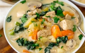 Tối nay ăn gì: Súp Gà kem rau cho bữa tối cuối tuần se lạnh