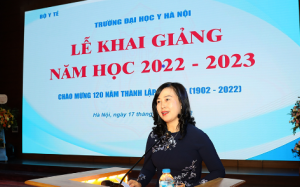 Quyền Bộ trưởng Bộ Y tế động viên tân sinh viên Đại học Y Hà Nội
