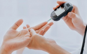 Bệnh đái tháo đường có lây qua quan hệ vợ chồng không?
