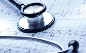 Tim đập nhanh 100 nhịp/phút kèm hở van 3 lá 1/4 điều trị thế nào?