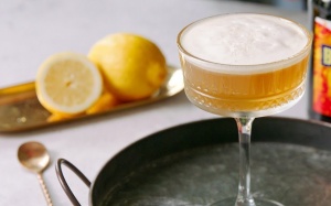 Toffee apple sour cocktail