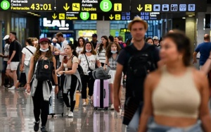 Quốc gia cuối cùng ở Châu Âu dỡ bỏ hoàn toàn các quy định phòng dịch