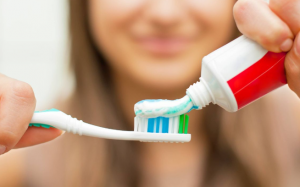 Mỗi lần đánh răng sử dụng bao nhiêu kem là đủ?