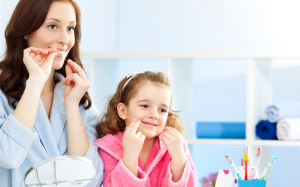 Nên dùng chỉ nha khoa trước hay sau khi đánh răng?