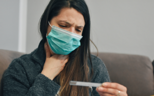 Triệu chứng của COVID-19 có thể thay đổi dựa vào số lần tiêm chủng