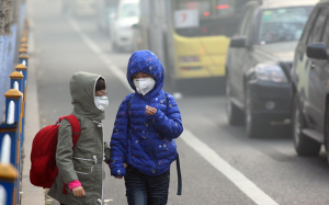 Cách bảo vệ hệ hô hấp cho trẻ nhỏ khi không khí ô nhiễm