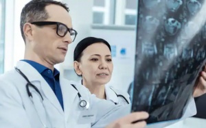 Thoái hóa chất trắng não có nguy hiểm không?