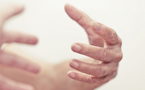 Trị bệnh run tay bằng thuốc Nam có hiệu quả không?