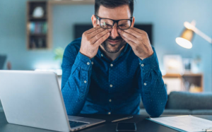 Ngủ không đủ giấc ảnh hưởng thế nào đến thị lực?