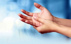 Dấu hiệu viêm khớp ngón tay và sự ra đời của robot xét nghiệm viêm khớp 