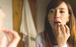 Khắc phục môi khô nứt nẻ trong mùa Đông