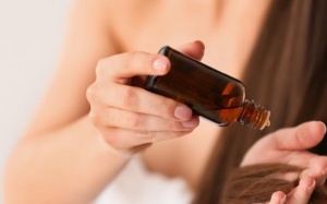 4 loại dầu dưỡng cho mái tóc chắc khỏe