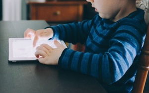 Kỹ năng thiết yếu cha mẹ cần dạy con trong thời đại số