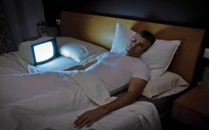 Khi ngủ bật đèn có lợi ích gì cho sức khỏe hay không?