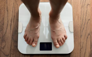 Bạn có nên kiểm tra cân nặng mỗi ngày?
