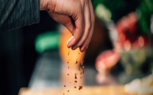 Thêm gia vị vào bữa ăn là một cách đơn giản để tăng cường sức khỏe đường ruột