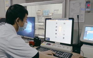 Người bệnh ở Bệnh viện Đại học Y Hà Nội được chẩn đoán hình ảnh không in phim