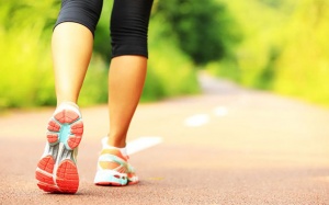 Đi bộ lùi tốt cho sức khỏe