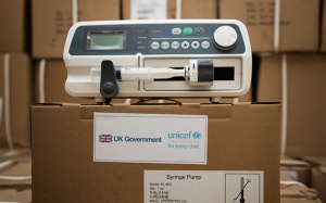 Anh và UNICEF gửi tặng Việt Nam trang thiết bị y tế 