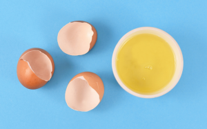 Nên làm gì với lòng trắng trứng còn thừa?