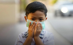 Ô nhiễm không khí đô thị khiến trẻ em dễ lên cơn hen phế quản