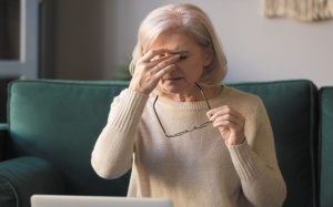 Bị khô mắt, cải thiện như thế nào? 