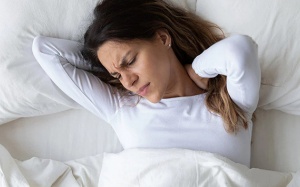 Tránh đau cổ, đau lưng do ngủ sai tư thế